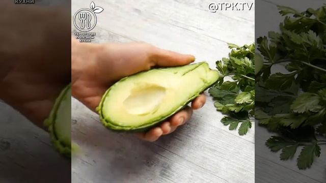 Рецепты с авокадо: тосты с пастой из авокадо, гуакамоле и овощной салат с фасолью и авокадо смотреть онлайн