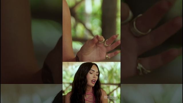 Megan Fox addresses the fascination with her thumbs смотреть онлайн