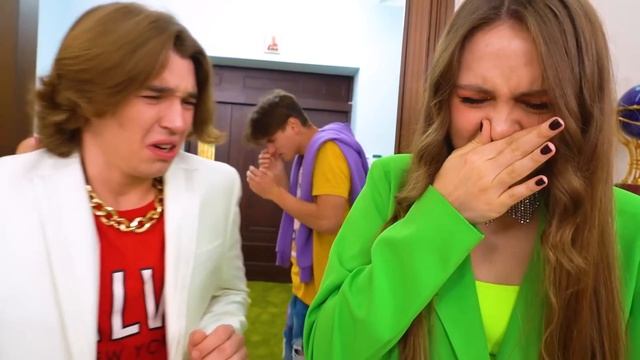 Богатая VS Бедная Девушка В Лагере || Гига Богатый VS Бедный Отдых смотреть онлайн