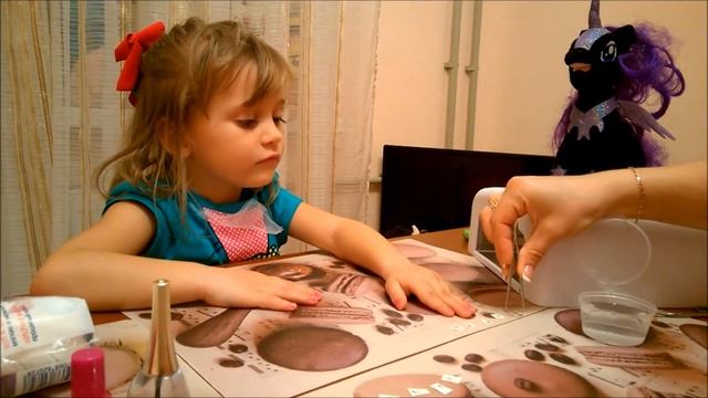 Как сделать маникюр с наклейками для ногтей за 5 мин.paint the nails. 画指甲 смотреть онлайн