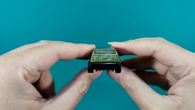 Unboxing diecast HOTWHEELS VOLKSWAGEN GOLF MK2 смотреть онлайн