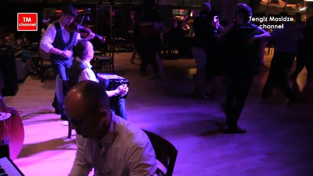 Tango "Loca". Orquesta "TANGO EN VIVO" en una milonga nocturna en Moscú. Ночная милонга в Москве. смотреть онлайн
