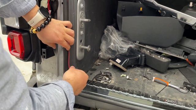 Raptor Style Tail Lights Installation Guide | Ford Bronco How-To | MABETT смотреть онлайн