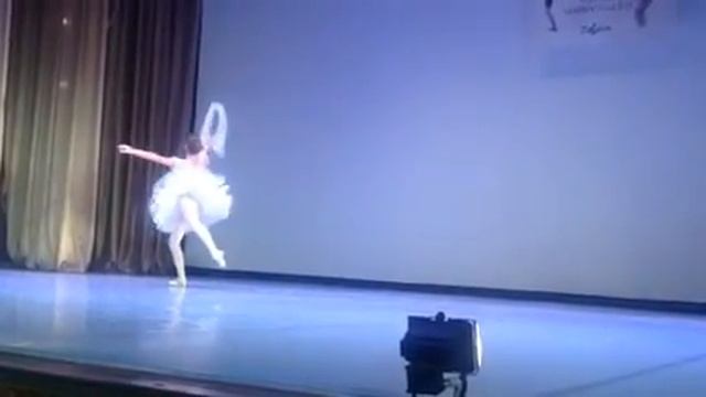 Вариация из балета "Раймонда" Балерина Лидия Новицкая смотреть онлайн