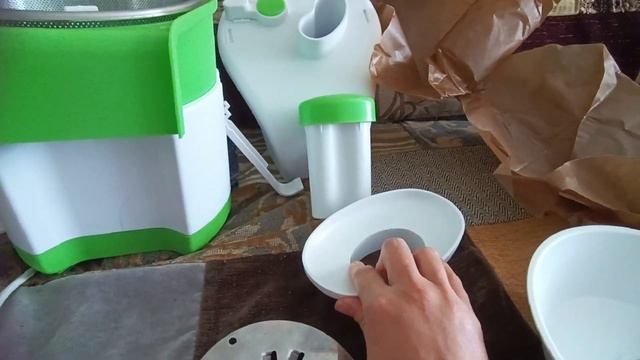 Распаковка — Соковыжималка электрическая Журавинка СВСП 102П смотреть онлайн