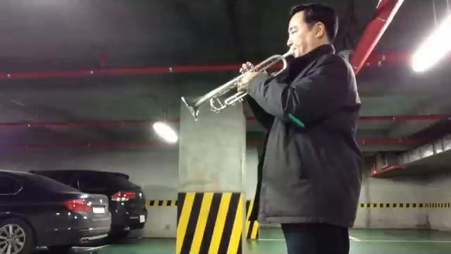 Bach - badinerie (Bb trumpet - Lee SK, 트럼펫 - 이수근) смотреть онлайн