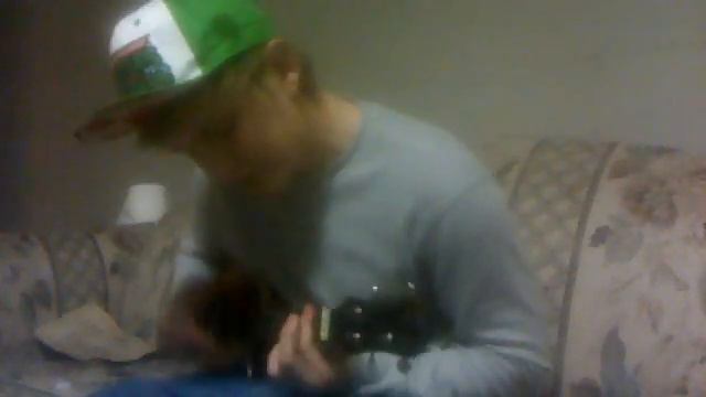 Uke jams on Rich's Les Paul смотреть онлайн