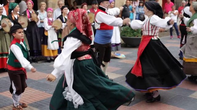 Asturian traditional folk dance / Áviles, Asturias, Spain смотреть онлайн