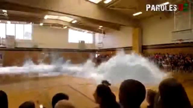 Кит в спортзале. смотреть онлайн