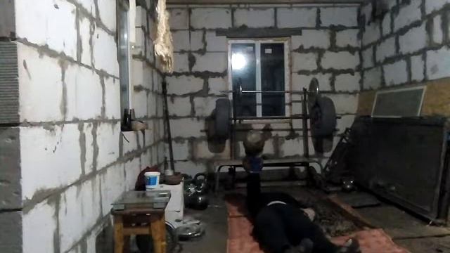 Подъем двух гирь методом дужка к дужке + лечь и встать. смотреть онлайн