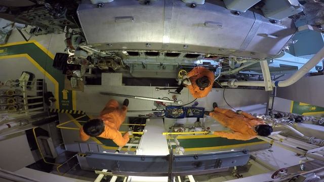 Проблемный болтик. Гигантский гаечный ключ и подорваные днища мотористов. смотреть онлайн