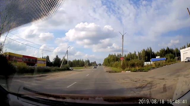 Бабуля на скутере не боится никого смотреть онлайн