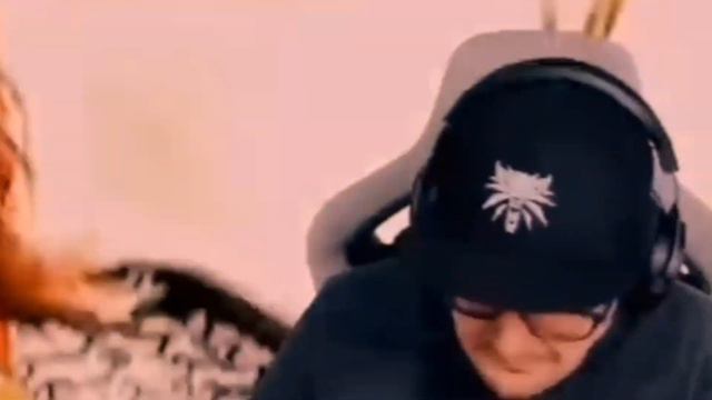 Майни флексит под Славянский зажим яйцами! #майни #флекс смотреть онлайн