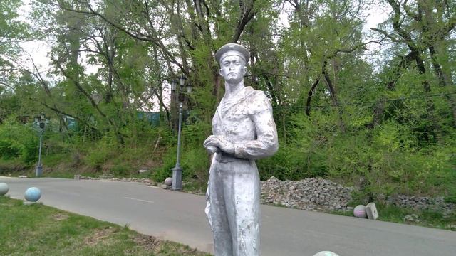 33. г. Хабаровск. Советские скульптуры за стадионом им. Ленина. 15.05.23. смотреть онлайн