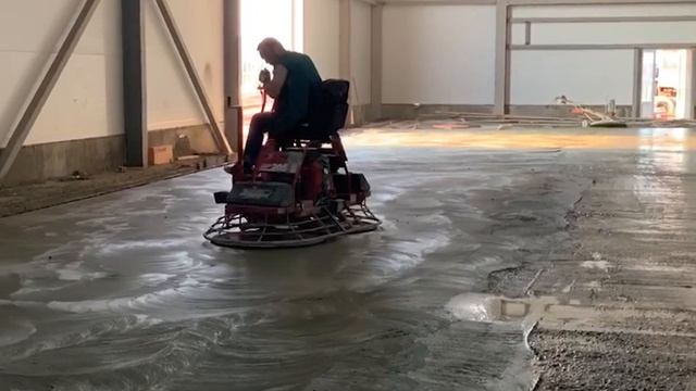 В здании ледовой арены завершена подготовка основания для катка смотреть онлайн