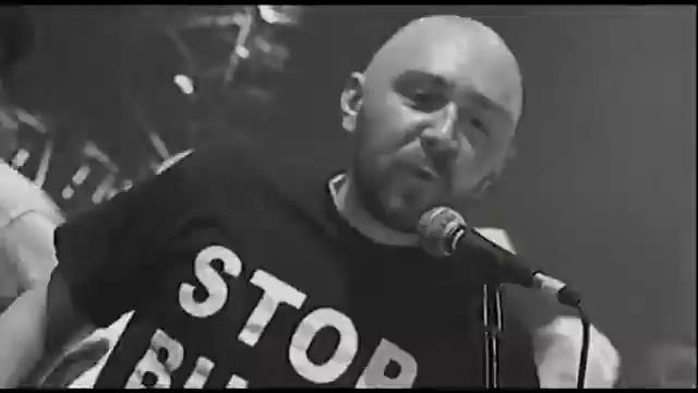ГАРИК СУКАЧЁВ И НЕПРИКАСАЕМЫЕ - МОЯ БАБУШКА КУРИТ ТРУБКУ ( LIVE ) смотреть онлайн