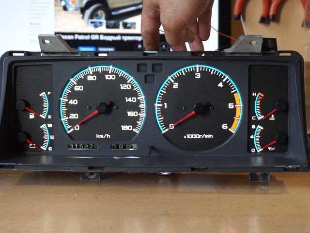 Nissan Patrol GR I (Y60) пересвет приборной панели смотреть онлайн