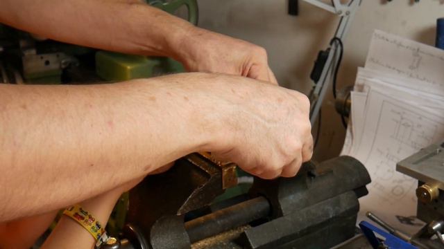 THIS Is How To Make A Rubber Band Car - Step-by-Step Tutorial! смотреть онлайн