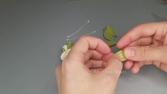Нежные бантики из замши и экокожи с цветами из фоамирана, How To Make Roses From Foamiran. смотреть онлайн