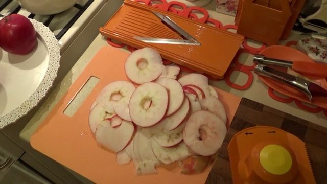 Сушим яблочные чипсы. Очень Вкусно! Вместо конфет. смотреть онлайн