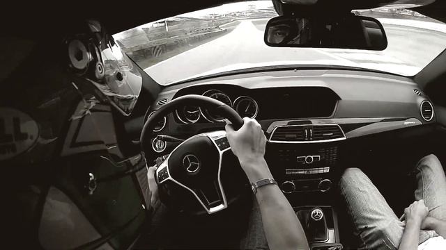Mercedes-Benz C63 AMG Black Series: trecho onboard em Interlagos смотреть онлайн
