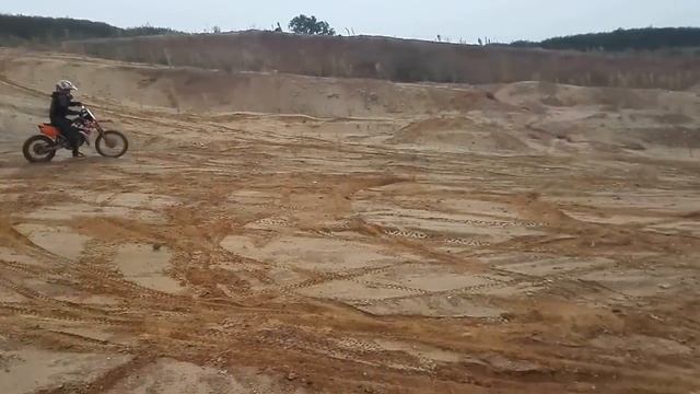 Дети учатся ездить на мотоцикле смотреть онлайн