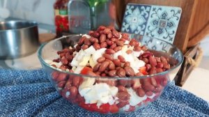 Салат с куриной грудкой и фасолью