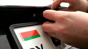 Замена лампочки фонаря освещения номера Nissan X-Trail Т31.