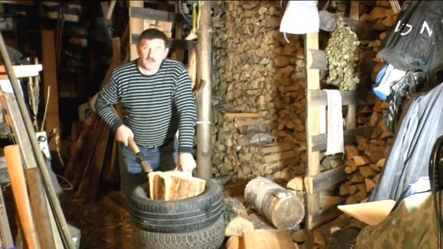 Колка дров в покрышке смотреть онлайн