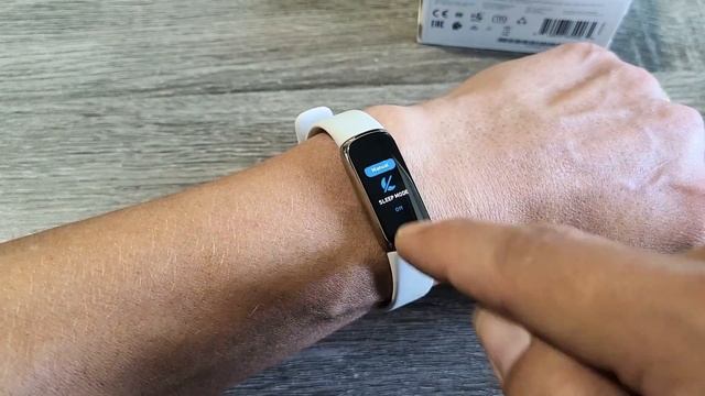 Fitbit Luxe: Display Won't Turn on when Twisting Wrist? (Turn Screen Wake ON!) смотреть онлайн