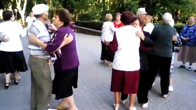 ИГРАЙ ГАРМОНЬ ДУШЕВНАЯ! Веселися бабка! смотреть онлайн