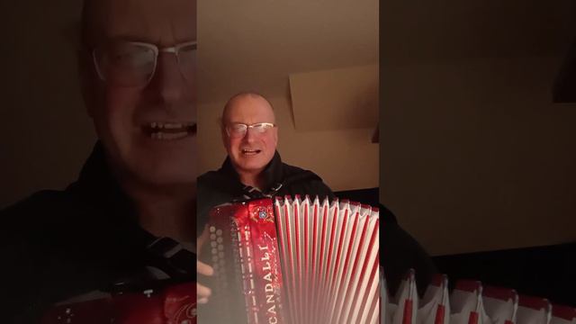 Моя бабушка курит трубку aiDAS & гармо́нь. смотреть онлайн