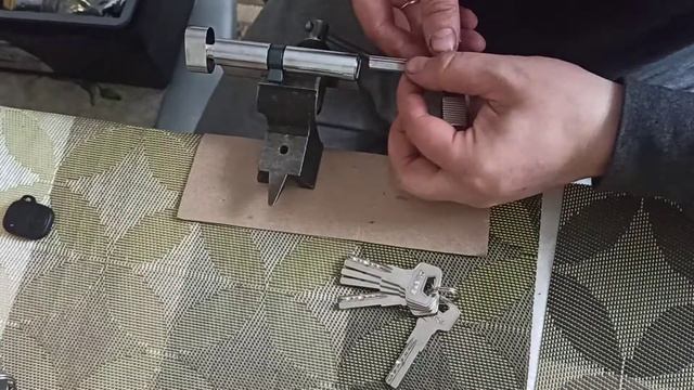 Цилиндровый механизм AVERS-ZM-90(40C/50) -C-CR перфорированный. смотреть онлайн