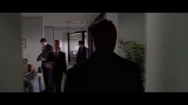 Кристиан Бэйл идёт под Maya Hee Maya Hoo Dragon Days смотреть онлайн