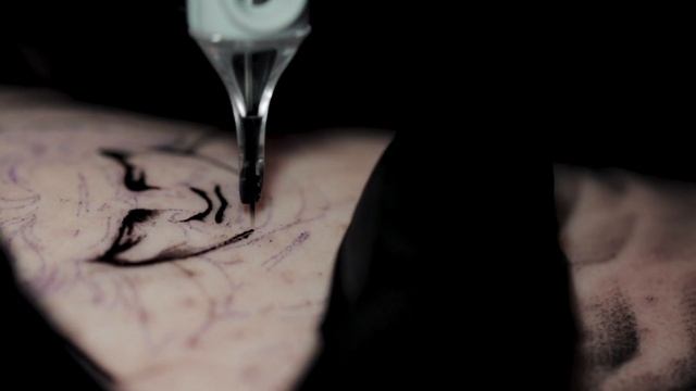 DANIEL SILVA - LUCIFER TATTOO смотреть онлайн