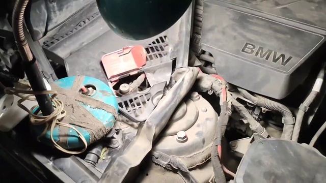 БМВ."Ошибка привода" и как открыть багажник при отключённой АКБ. смотреть онлайн