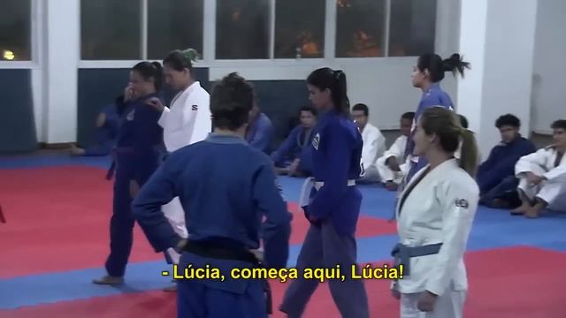 Параолимпийцы в обычном спортзале