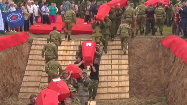 Ржев День памяти и скорби Захоронение останков советских воинов, погибших в боях за наш город смотреть онлайн