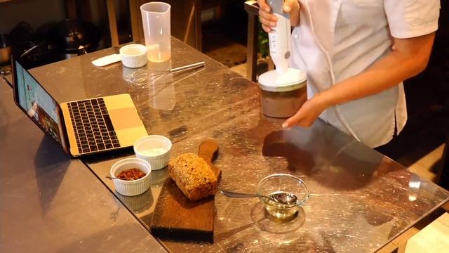 Как испечь хлеб без дрожжей, закваски, глютена, лактозы и яиц, который понравится мужу и детям? смотреть онлайн