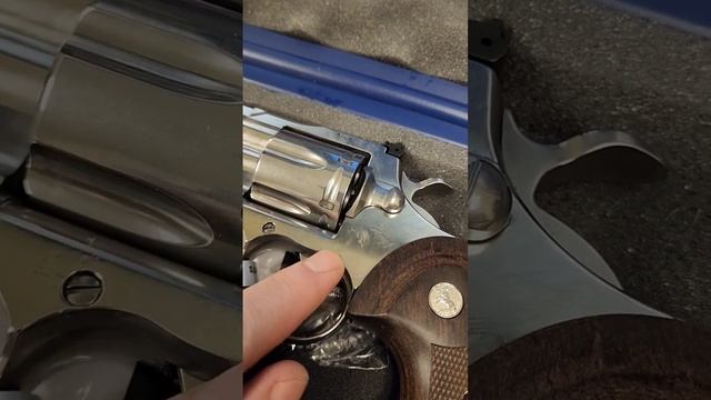 Brand New Colt Python 357 magnum #colt #python #357 #gunshop #unboxing смотреть онлайн