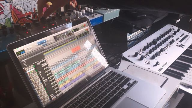 "Treze" Korg Minilogue sequencer on Cooper Fx Generation Loss, Strymon El Capistan and BigSky смотреть онлайн