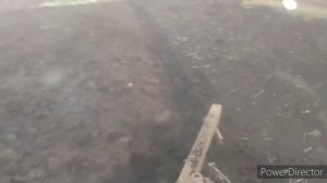 МТЗ 80.Плуг.Догружатель.Пытаемся пахать.