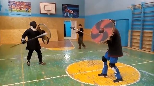 Щиты, мечи и копья смотреть онлайн