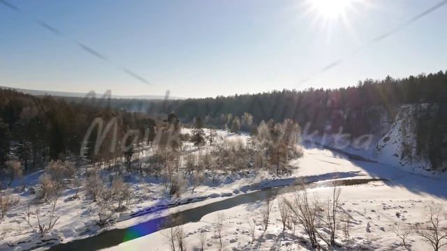 The river in the winter. Rocky Beach. Serga, Ural, Russia. 4K смотреть онлайн