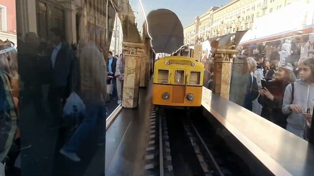 Москва. День города 2022. Москве 875. На Тверской. смотреть онлайн