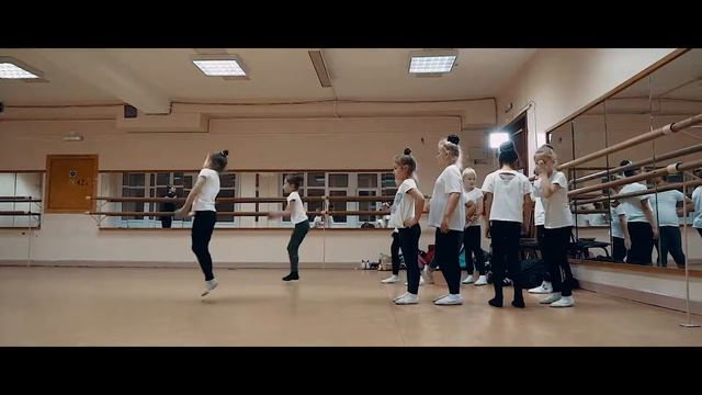 ДЕВОЧКИ «КОНФЕТКИ» В STEP BY STEP смотреть онлайн