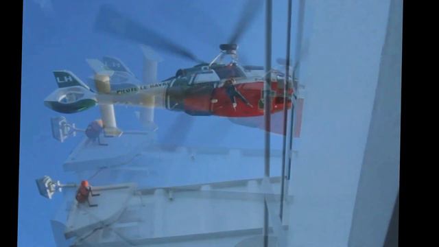 экстремальная высадка лоцмана с вертолёта в открытом море смотреть онлайн