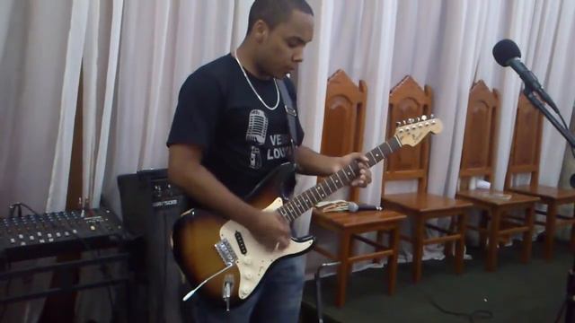 Guitarra Fender Squier Strat Affinity captador EMG select pedaleira v.amp смотреть онлайн