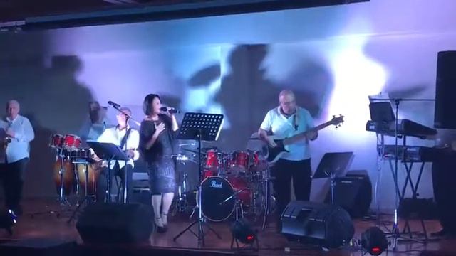 Larisa Moskaleva & " SIB Irchestra" - I Will Survive смотреть онлайн