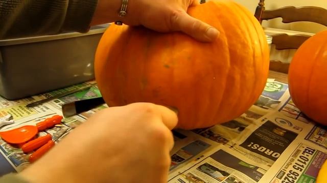 How to make a Jack O'Lantern - A detailed step by step How To Carve a Pumpkin - Halloween guide смотреть онлайн